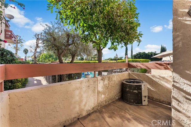 Detail Gallery Image 37 of 52 For 21054 Parthenia #11,  Canoga Park,  CA 91304 - 3 Beds | 3 Baths