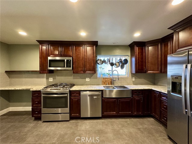 Detail Gallery Image 4 of 4 For 6551 Whitman, Van Nuys,  CA 91406 - 4 Beds | 3 Baths