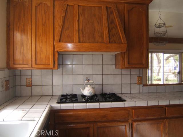 Detail Gallery Image 4 of 31 For 16342 Ridge View Dr, Apple Valley,  CA 92307 - 4 Beds | 2/1 Baths