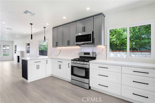 4061 Maplewood pl, Riverside CA: https://media.crmls.org/medias/e0c981ec-3fcd-48ec-8246-4120a96b4115.jpg