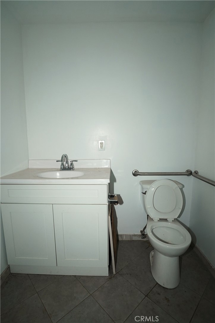https://media.crmls.org/medias/e0c993b7-a951-4530-af2c-8502ae2d105b.jpg?preset=X-Large