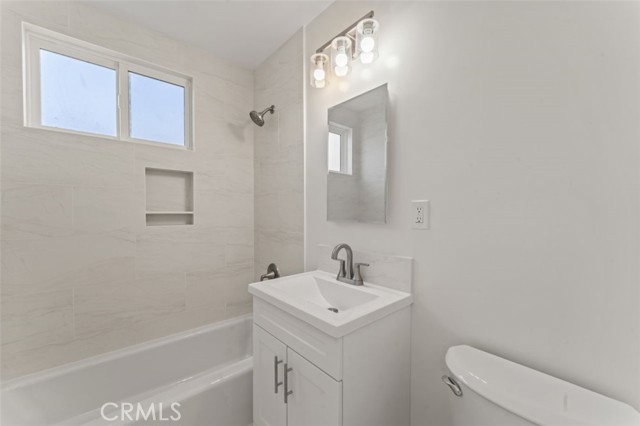 Detail Gallery Image 24 of 32 For 14722 Strathern, Panorama City,  CA 91402 - 5 Beds | 3 Baths