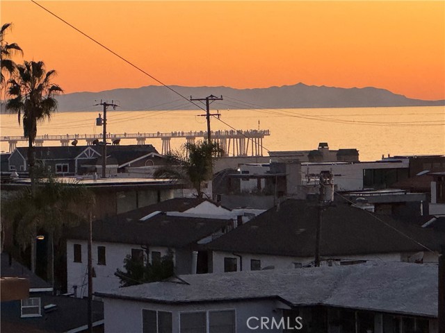 Detail Gallery Image 48 of 52 For 2125 Manhattan, Hermosa Beach,  CA 90254 - 4 Beds | 3 Baths