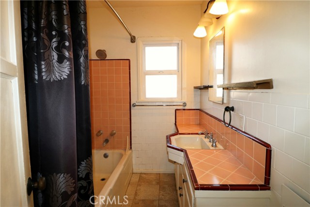 622 Center Street, Costa Mesa CA: https://media.crmls.org/medias/e0cc098a-3b7f-436a-8d8b-7276fdf930e5.jpg