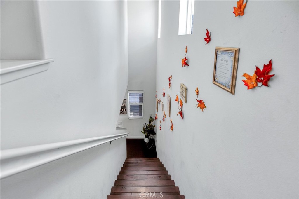 https://media.crmls.org/medias/e0ccbbd9-f707-4d9f-85d7-9beb388d1f29.jpg?preset=X-Large