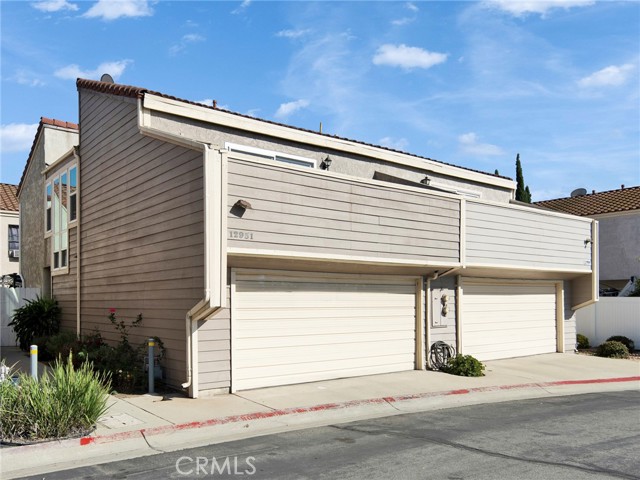 12951 Royal Palm Cir, Chino CA: https://media.crmls.org/medias/e0cd5350-7507-42ce-94ff-87e6c58f088c.jpg