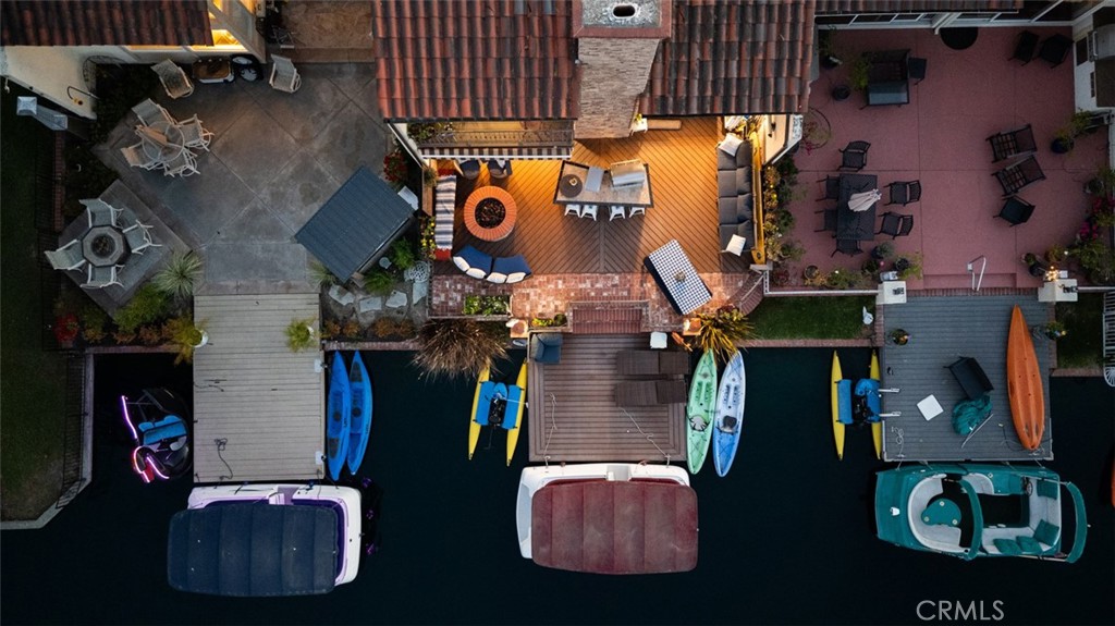 https://media.crmls.org/medias/e0cdc2e1-27dc-4f4c-a6ae-838e81ec46e0.jpg?preset=X-Large