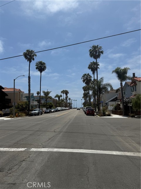 305 21st Street, Huntington Beach CA: https://media.crmls.org/medias/e0ce0c45-ee74-4b3b-9f82-2b4e3923b89c.jpg