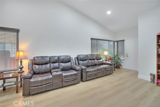 Detail Gallery Image 9 of 39 For 7077 Iris, Rancho Cucamonga,  CA 91739 - 3 Beds | 2 Baths