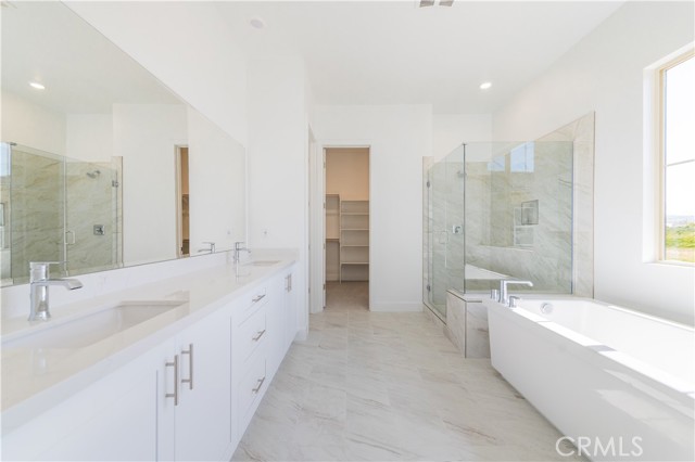 Detail Gallery Image 11 of 27 For 200 Carmine, Irvine,  CA 92620 - 4 Beds | 3 Baths