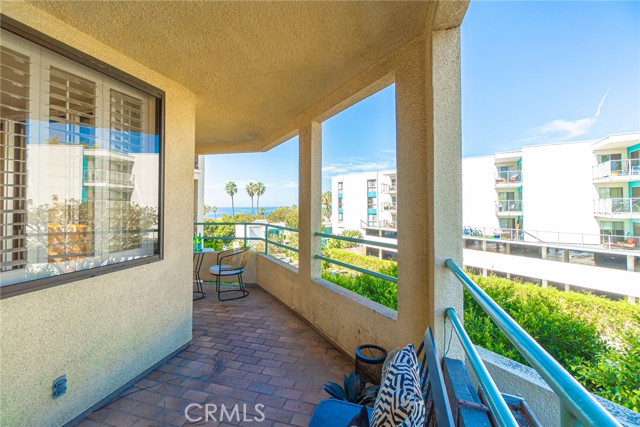 520 The Village, Redondo Beach, California 90277, 2 Bedrooms Bedrooms, ,2 BathroomsBathrooms,Residential,Sold,The Village,PW22208264