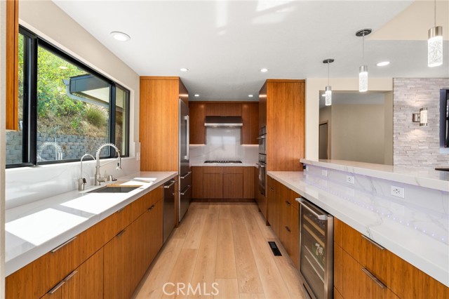 325 N Madison Avenue, Monrovia CA: https://media.crmls.org/medias/e0cea14f-1bbe-41d6-b7d7-a3b00a47acdb.jpg