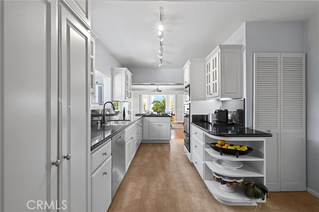 1800 Highland Avenue, Manhattan Beach CA: https://media.crmls.org/medias/e0cf1af4-be70-42cf-9888-877ef1e513fc.jpg