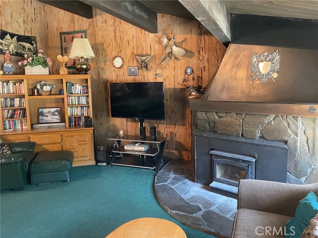Detail Gallery Image 8 of 29 For 320 Starvation Flats Rd, Big Bear Lake,  CA 92315 - 4 Beds | 2 Baths