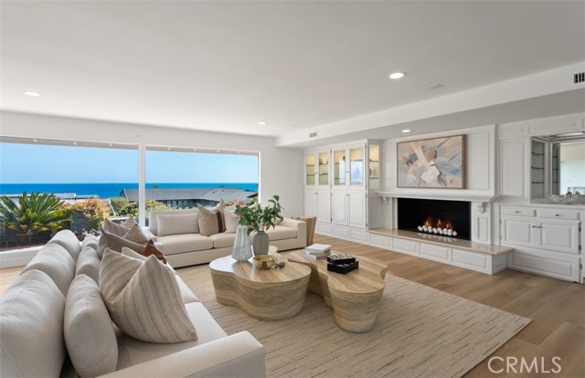 4521 Orrington Road, Corona del Mar CA: https://media.crmls.org/medias/e0d14a73-56b9-4876-91cc-57170076aa41.jpg