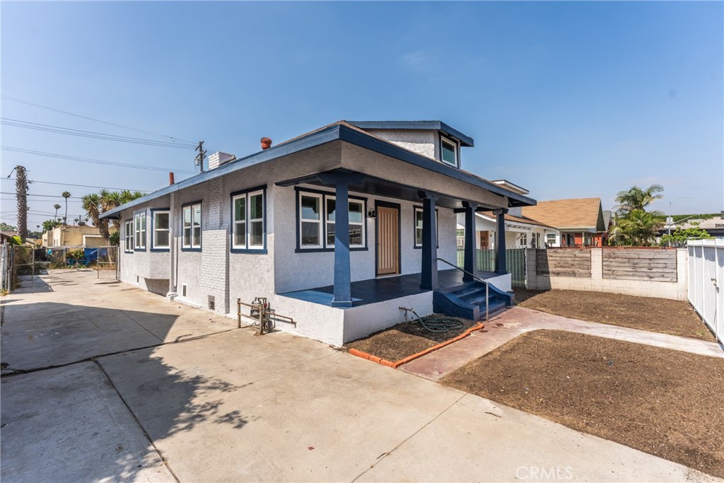 322 W Gage Avenue