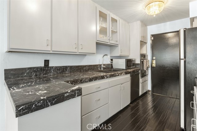 Detail Gallery Image 21 of 26 For 1121 N Olive Dr #209,  West Hollywood,  CA 90069 - 2 Beds | 2 Baths