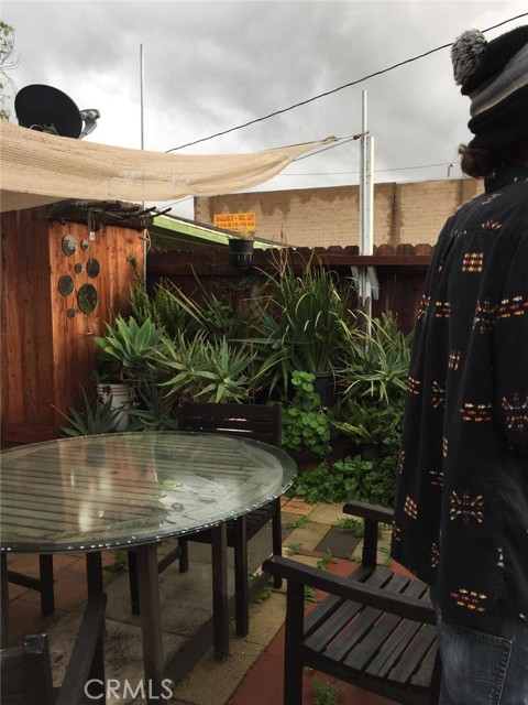 117 S Cedar, Inglewood CA: https://media.crmls.org/medias/e0d2231c-d96a-4558-8695-19efcb257e15.jpg