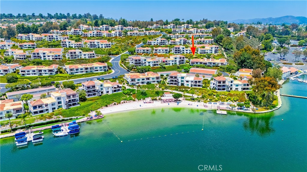 https://media.crmls.org/medias/e0d2a9ef-6b90-439e-bc11-15075a61908b.jpg?preset=X-Large