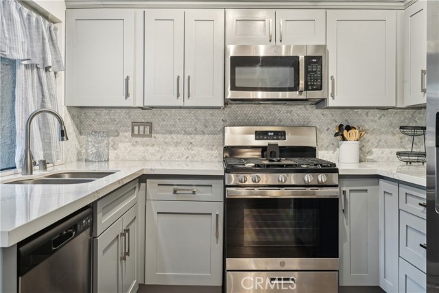 15 Goldstar Place, Pomona CA: https://media.crmls.org/medias/e0d2bb75-6c1e-41c5-b022-1228cd4f49ab.jpg