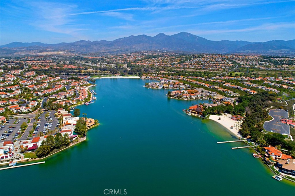 https://media.crmls.org/medias/e0d30fa1-b8ce-48b5-9232-af294bef8202.jpg?preset=X-Large