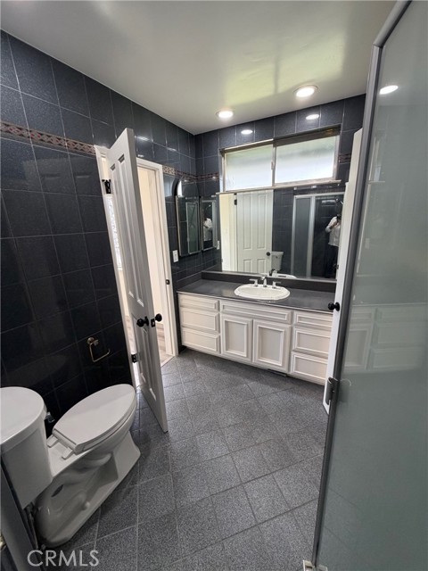 Detail Gallery Image 13 of 22 For 5301 Dubois, Woodland Hills,  CA 91367 - 3 Beds | 2 Baths