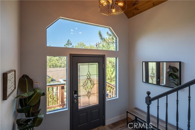 Detail Gallery Image 3 of 37 For 1315 Sequoia Dr, Lake Arrowhead,  CA 92352 - 3 Beds | 2 Baths