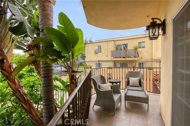 Detail Gallery Image 7 of 24 For 6064 Hazelhurst Pl #1,  North Hollywood,  CA 91606 - 3 Beds | 3/1 Baths