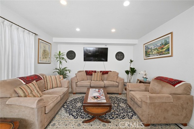 Detail Gallery Image 7 of 35 For 7857 Embry Point, San Diego,  CA 92126 - 5 Beds | 3 Baths