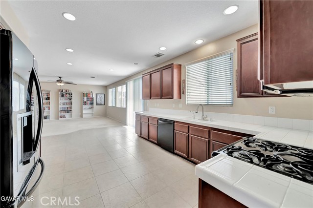 Detail Gallery Image 24 of 56 For 2354 Crimson, Rosamond,  CA 93560 - 4 Beds | 2/1 Baths