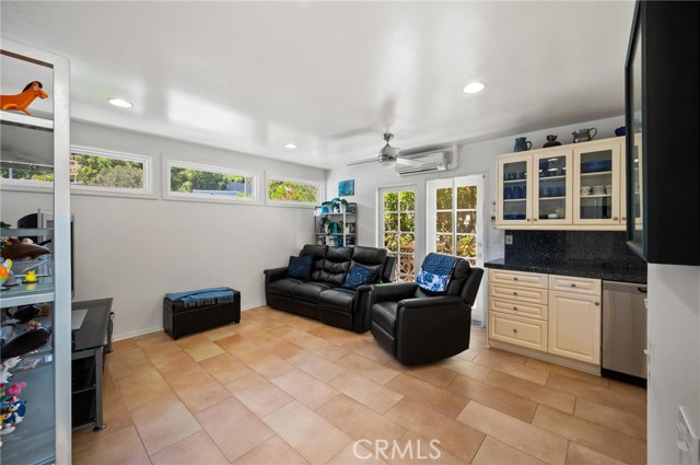 17034 Escalon Drive, Encino CA: https://media.crmls.org/medias/e0d4247a-903d-427f-b203-4c8a4bdaf7cf.jpg