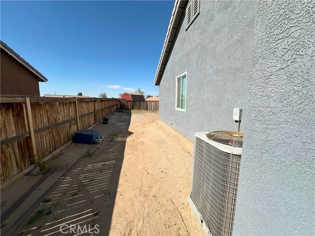 Detail Gallery Image 6 of 19 For 10618 Thorndale St, Adelanto,  CA 92301 - 3 Beds | 2 Baths