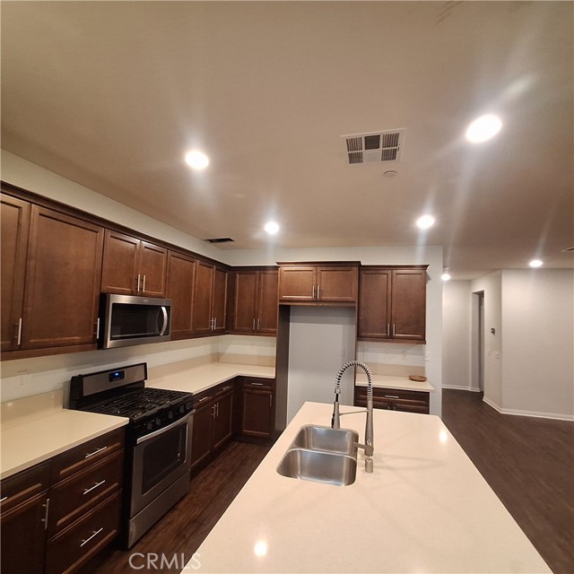 825 Parisa Place, Upland CA: https://media.crmls.org/medias/e0d49121-3b47-4677-a83b-024b00a89d0a.jpg