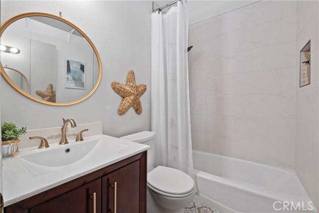 409 Utica Avenue, Huntington Beach CA: https://media.crmls.org/medias/e0d49809-b772-4e58-872e-0008812566d2.jpg