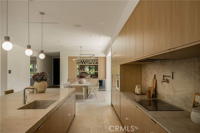 Detail Gallery Image 17 of 62 For 12335 Otsego St, Valley Village,  CA 91607 - 5 Beds | 6/1 Baths