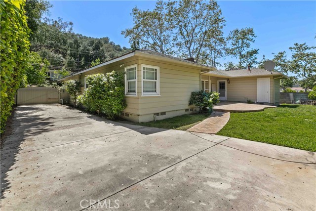Detail Gallery Image 34 of 38 For 2741 E Glenoaks Bld, Glendale,  CA 91206 - 3 Beds | 2 Baths