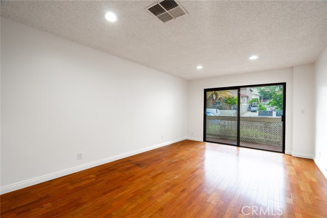 Detail Gallery Image 12 of 33 For 10149 Commerce Ave #8,  Tujunga,  CA 91042 - 2 Beds | 2 Baths