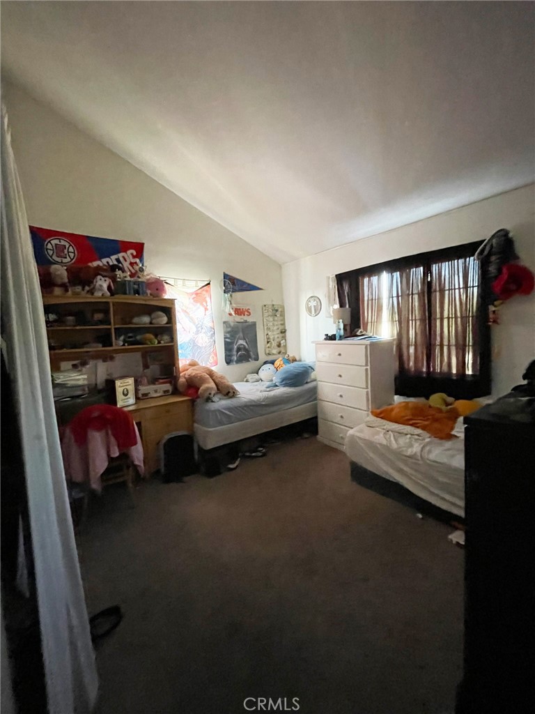https://media.crmls.org/medias/e0d602d1-6bdf-465a-a57d-0c53e7d8f4b2.jpg?preset=X-Large