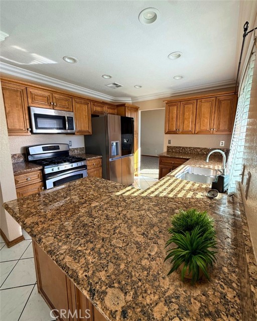 Detail Gallery Image 7 of 24 For 14725 Westward, Fontana,  CA 92337 - 3 Beds | 2/1 Baths