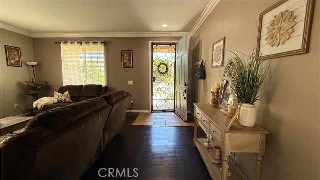 14347 Annadale Drive, Moreno Valley CA: https://media.crmls.org/medias/e0d6bb8d-695a-4a40-96f7-12f6ac9ad803.jpg