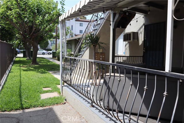 14151 Moorpark Street, Sherman Oaks CA: https://media.crmls.org/medias/e0d7a98c-679b-4254-8a0d-732df5aac7e3.jpg
