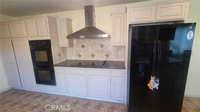 1100 E 215th Place, Carson CA: https://media.crmls.org/medias/e0d7d474-e394-408f-a28e-1b08192d7c85.jpg