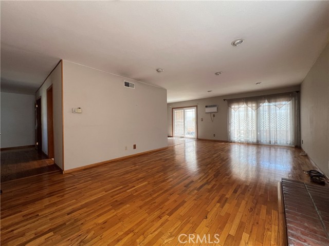 Detail Gallery Image 3 of 23 For 8294 E Carburton, Long Beach,  CA 90808 - 4 Beds | 2 Baths