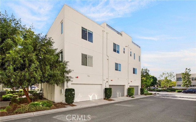335 Magnet, Irvine CA: https://media.crmls.org/medias/e0d86b2d-cde5-4dc5-9ee4-f6ca5ba9efb8.jpg