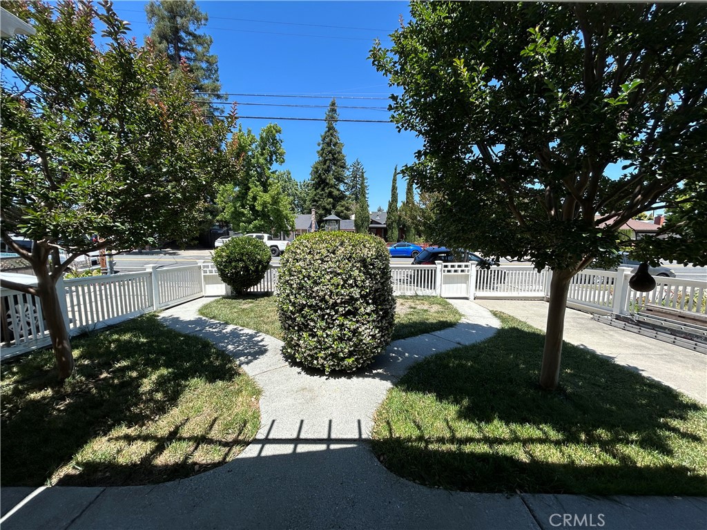 https://media.crmls.org/medias/e0d894d9-77f9-4c7c-ac23-9bed9a5e1105.jpg?preset=X-Large