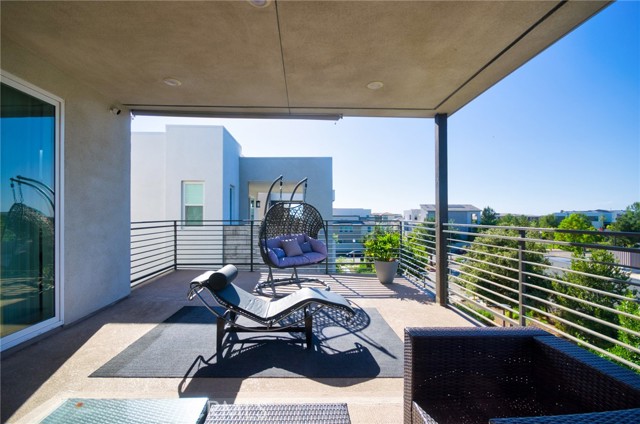 259 Chorus, Irvine CA: https://media.crmls.org/medias/e0d8bc72-059a-4632-b25c-352cc0a775a5.jpg