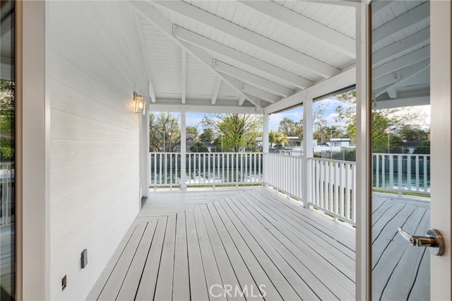 22904 Calvert Street, Woodland Hills CA: https://media.crmls.org/medias/e0d948b0-f133-4c3c-8bb6-35f3e45c3aab.jpg