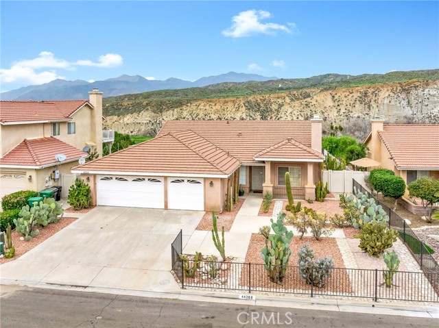 Detail Gallery Image 2 of 57 For 44268 Galicia, Hemet,  CA 92544 - 3 Beds | 2 Baths