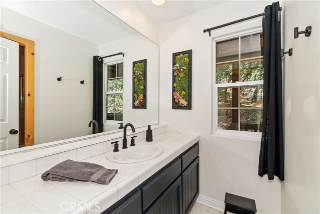 1348 Manzanita Way, Lake Arrowhead CA: https://media.crmls.org/medias/e0da4a83-b161-4cb6-81f5-b0898696a6b8.jpg