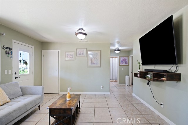 7638 Walnut Avenue, Winton CA: https://media.crmls.org/medias/e0dac943-be12-4ec9-a753-867383e16dac.jpg